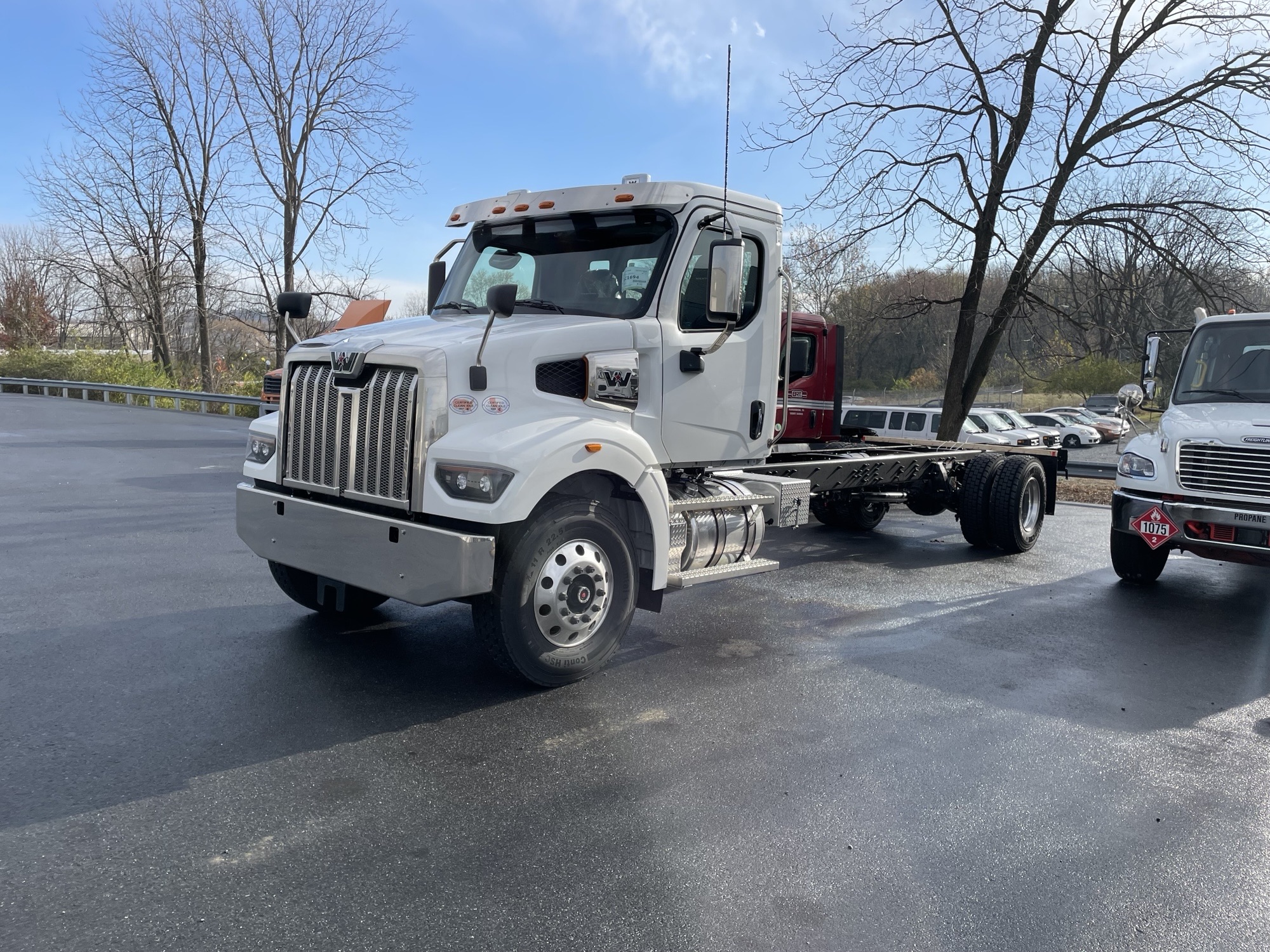 2025 WESTERN STAR 47X WC1694 - image 1 of 6