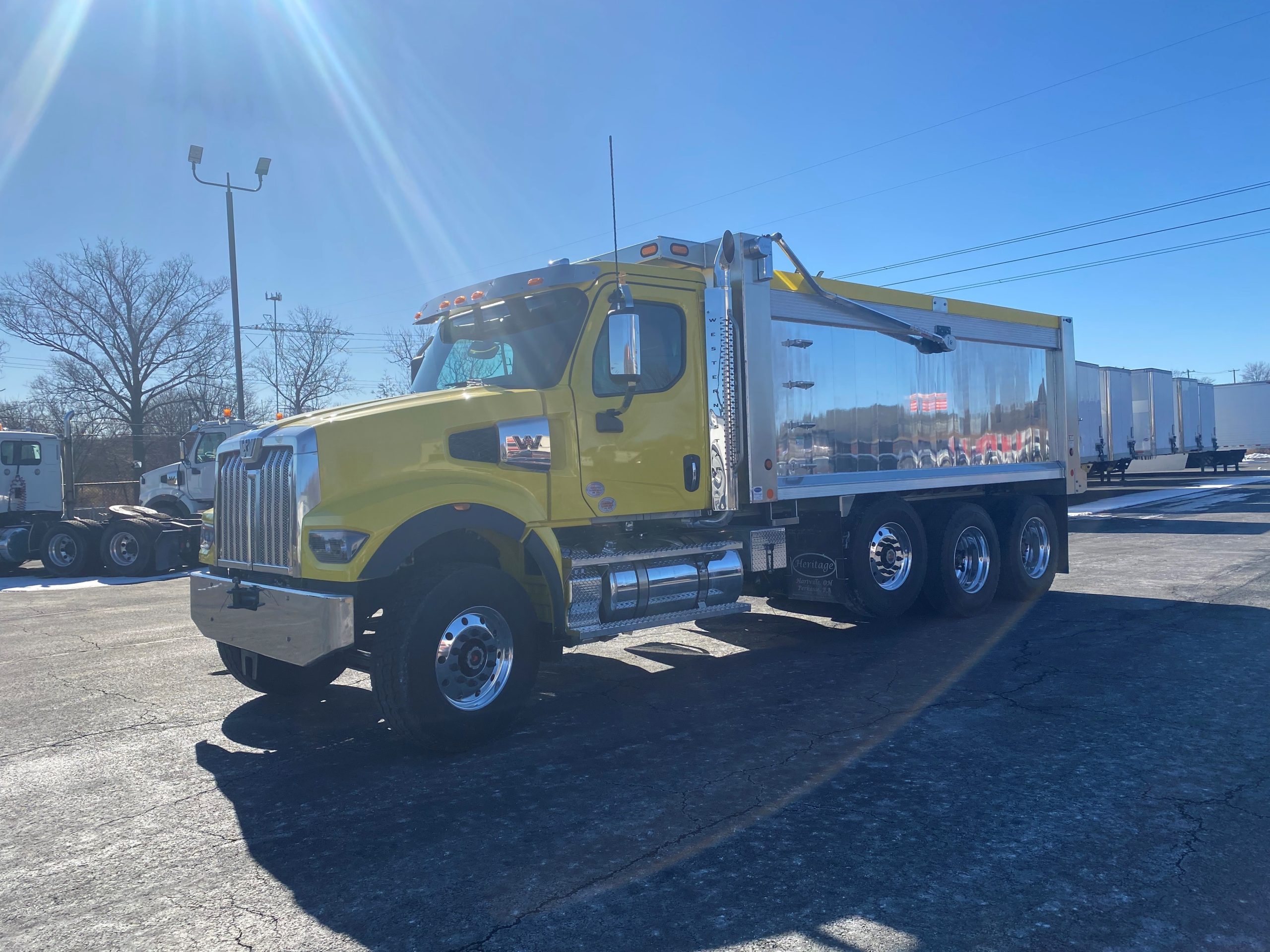 2025 WESTERN STAR 49X VY7368 - image 2 of 4