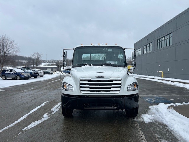 2025 FREIGHTLINER BUSINESS CLASS M2 106 PLUS WD5524 - image 2 of 4