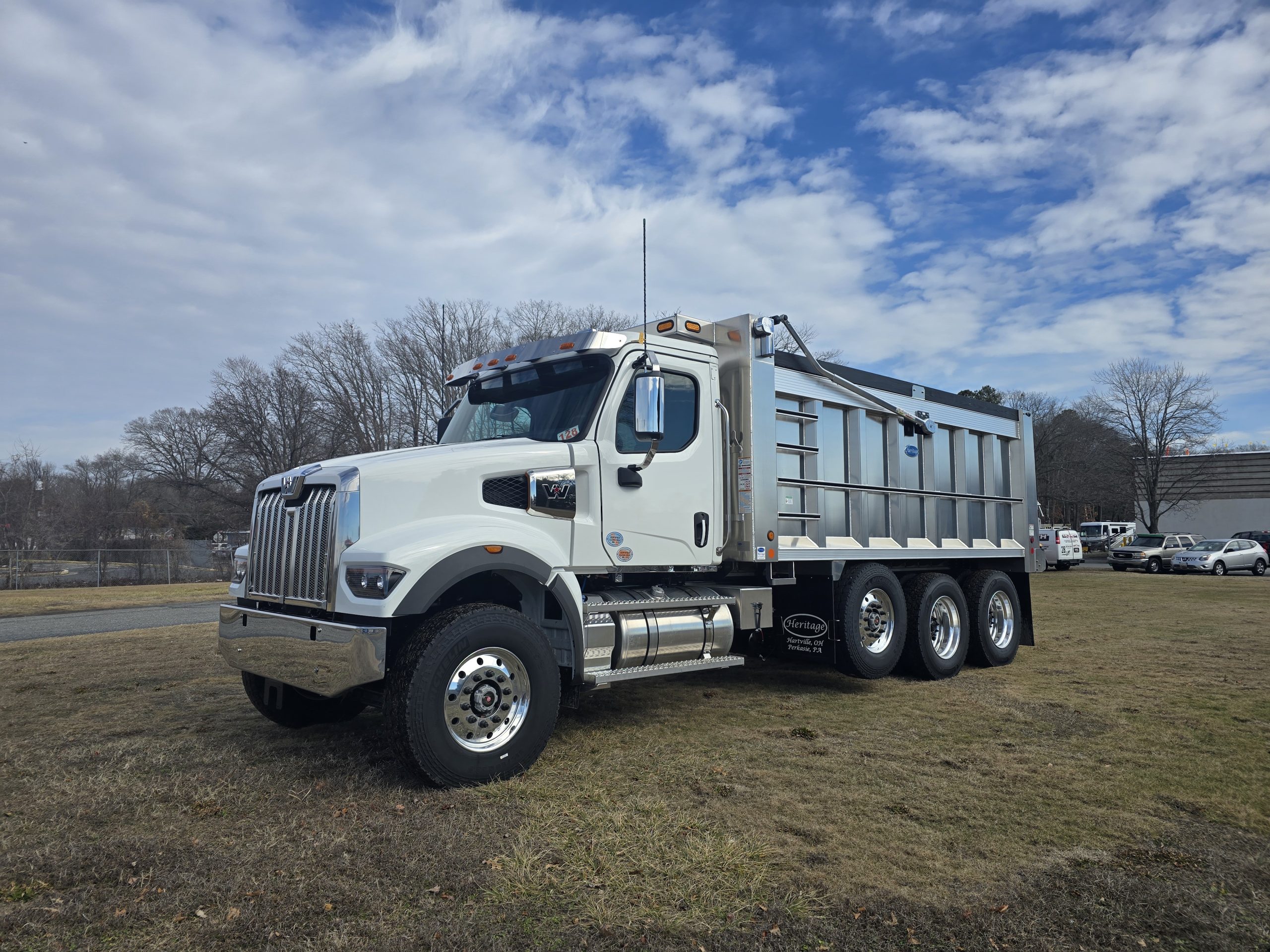 2025 WESTERN STAR 49X VY7399 - image 1 of 4