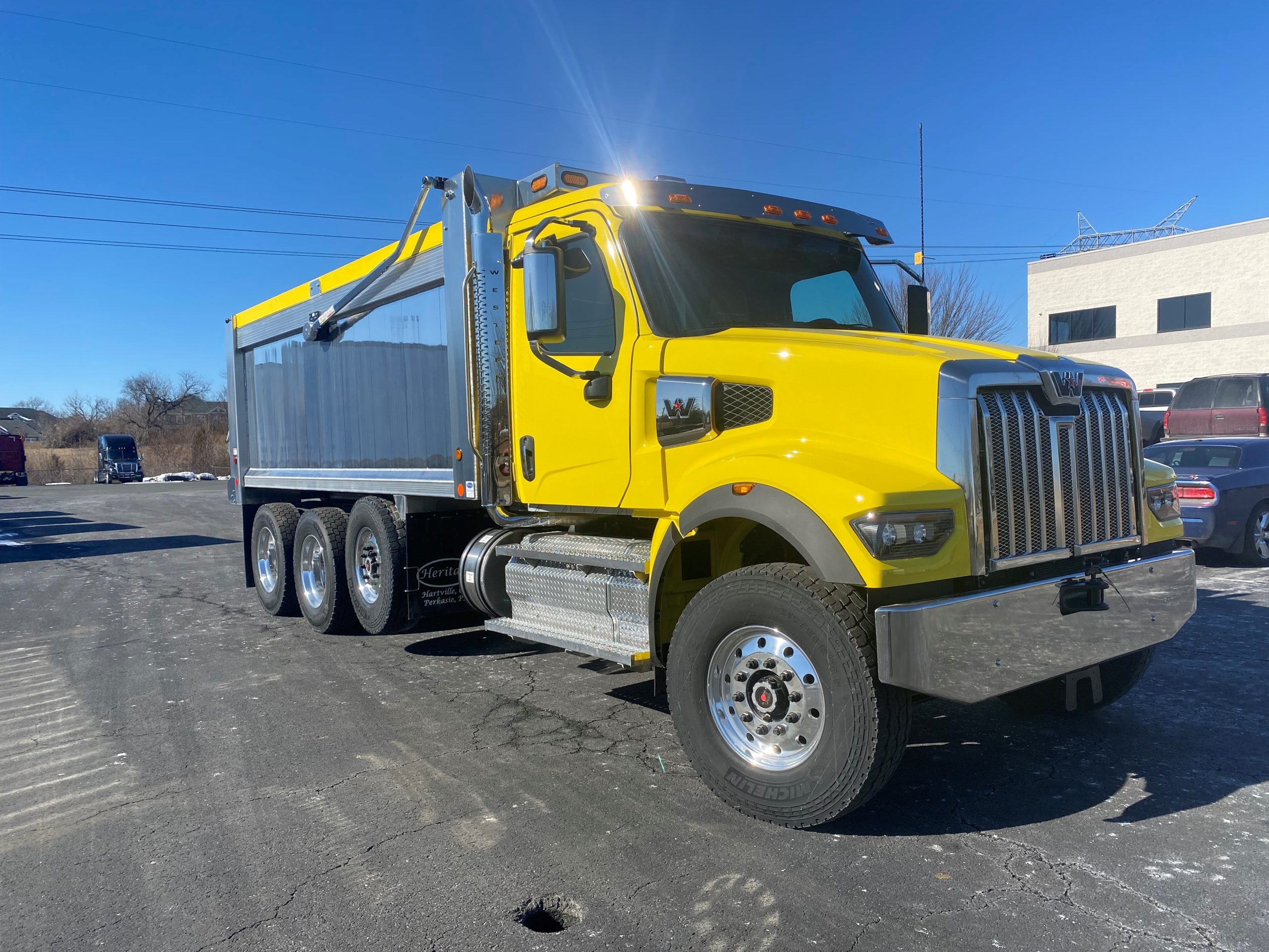 2025 WESTERN STAR 49X VY7368 - image 3 of 4