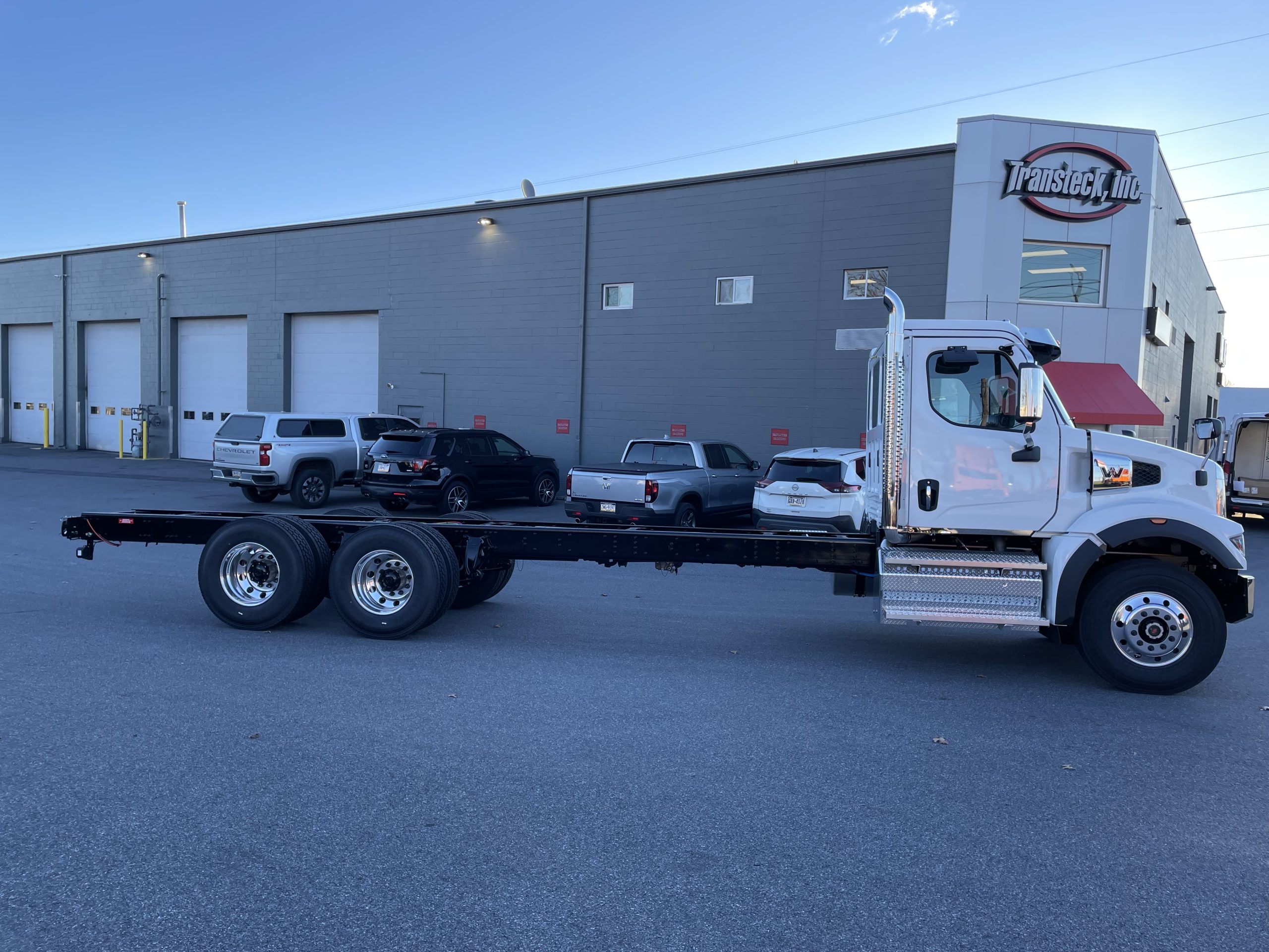 2025 WESTERN STAR 47X WC1691 - image 1 of 6