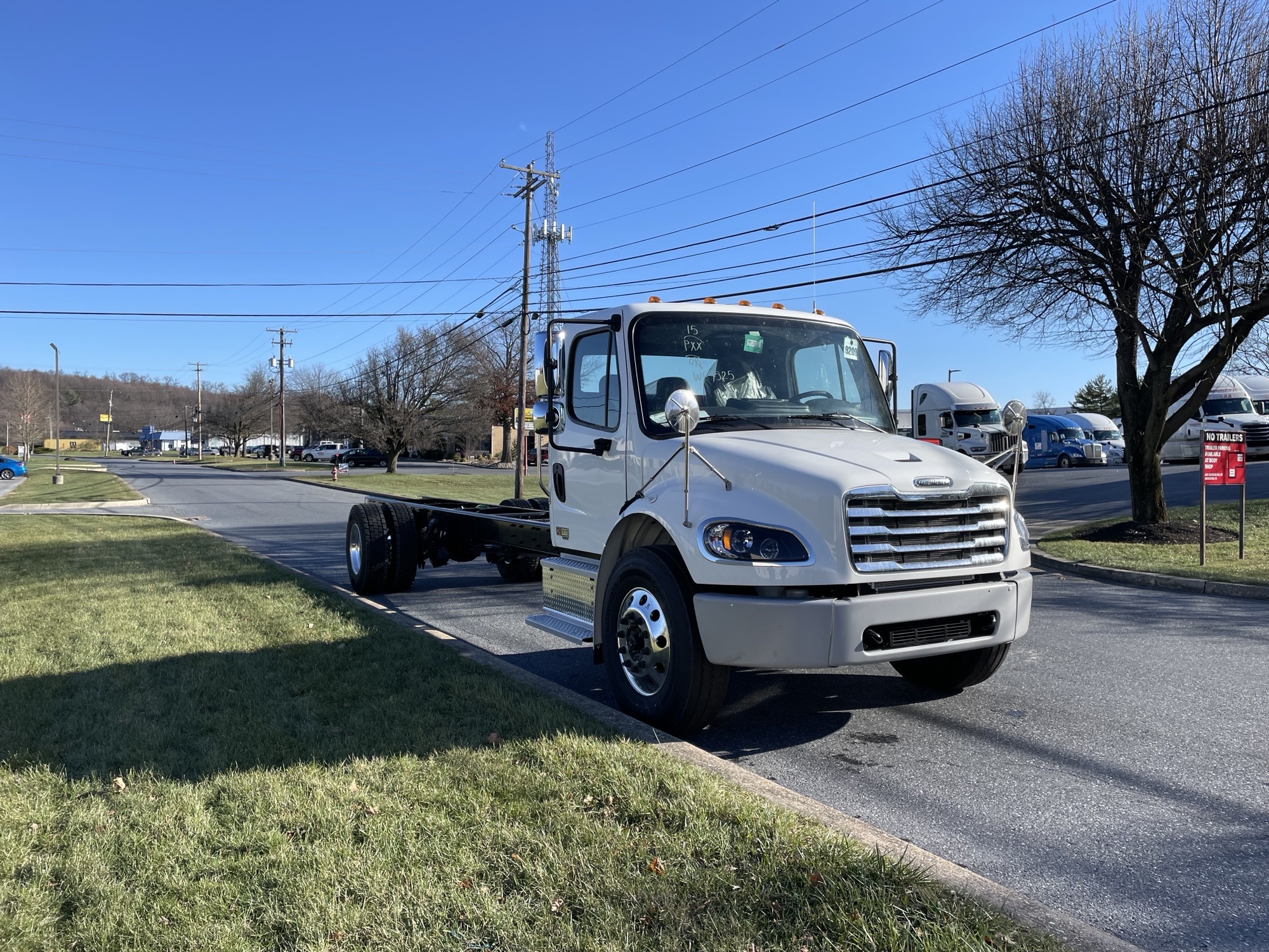 2025 FREIGHTLINER BUSINESS CLASS M2 106 PLUS WF1525 - image 2 of 6