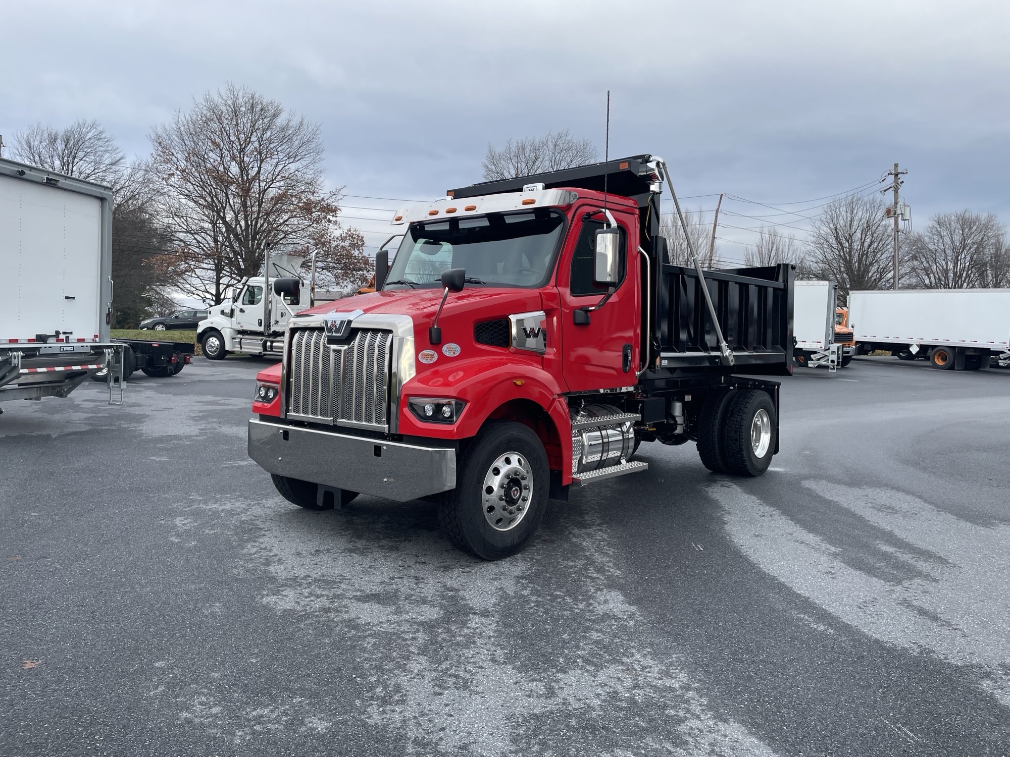 2025 WESTERN STAR 47X WC1748 - image 2 of 6