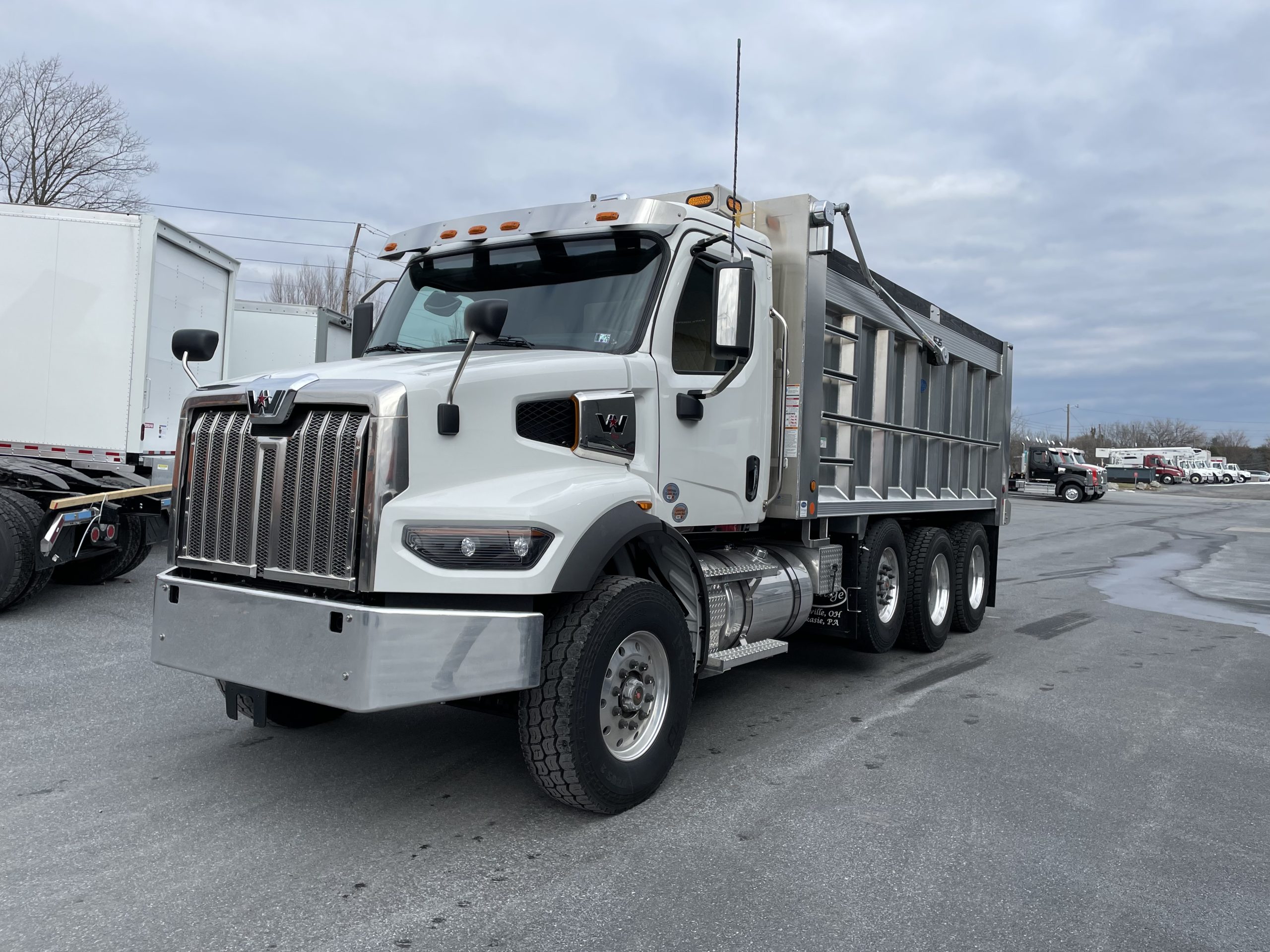 2025 WESTERN STAR 47X VS8522 - image 1 of 6