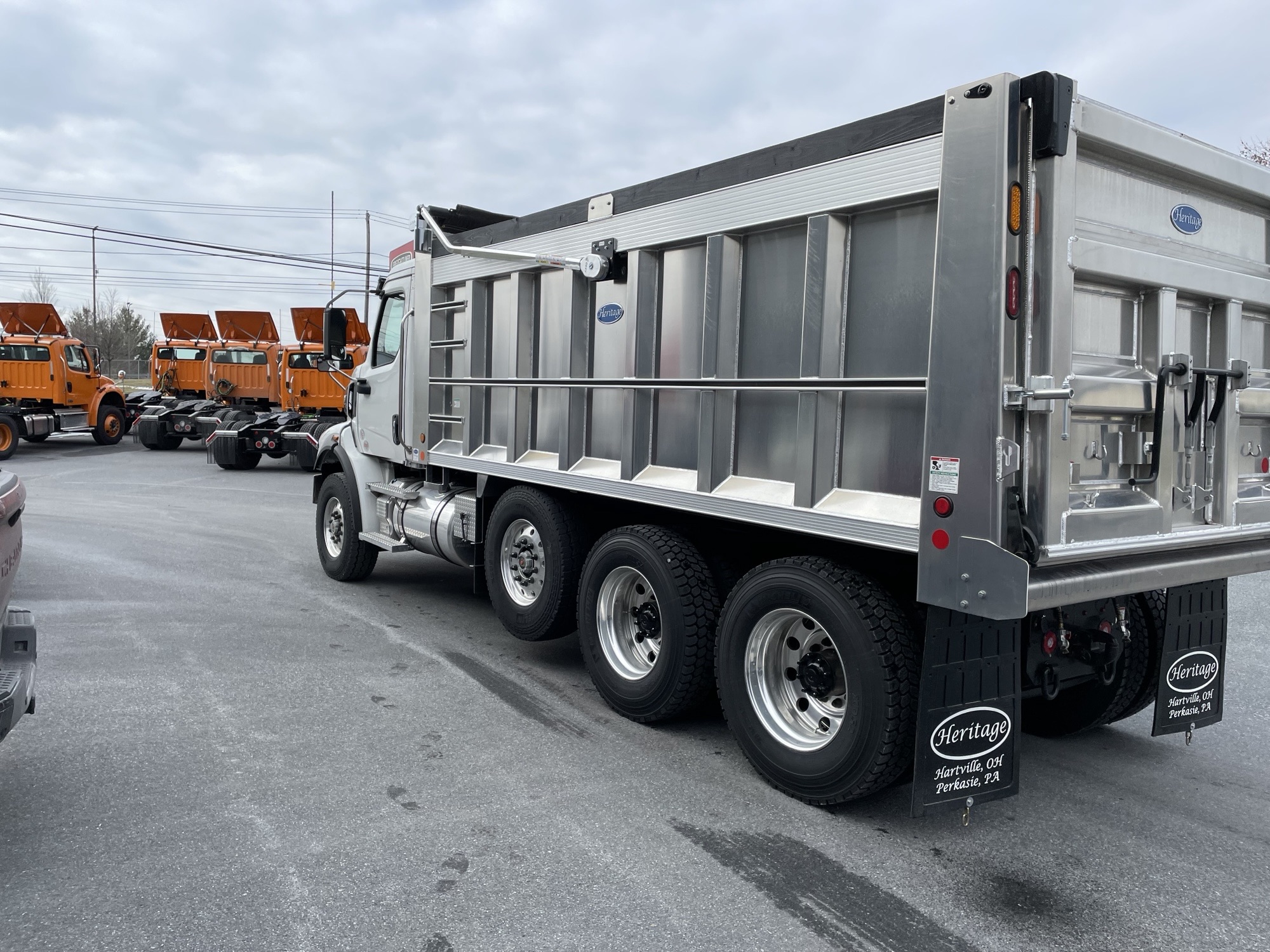 2025 WESTERN STAR 47X VS8522 - image 4 of 6