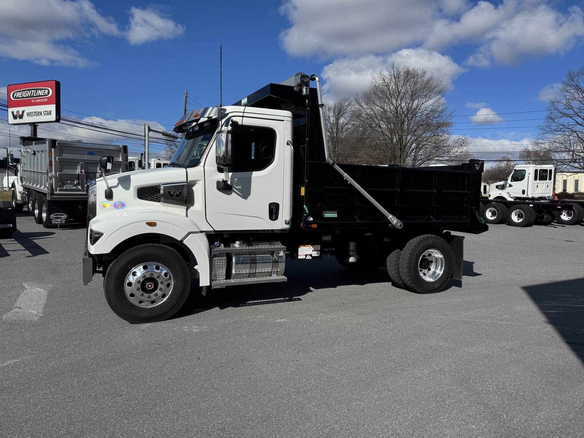 2025 WESTERN STAR 47X WC1745 - image 3 of 6