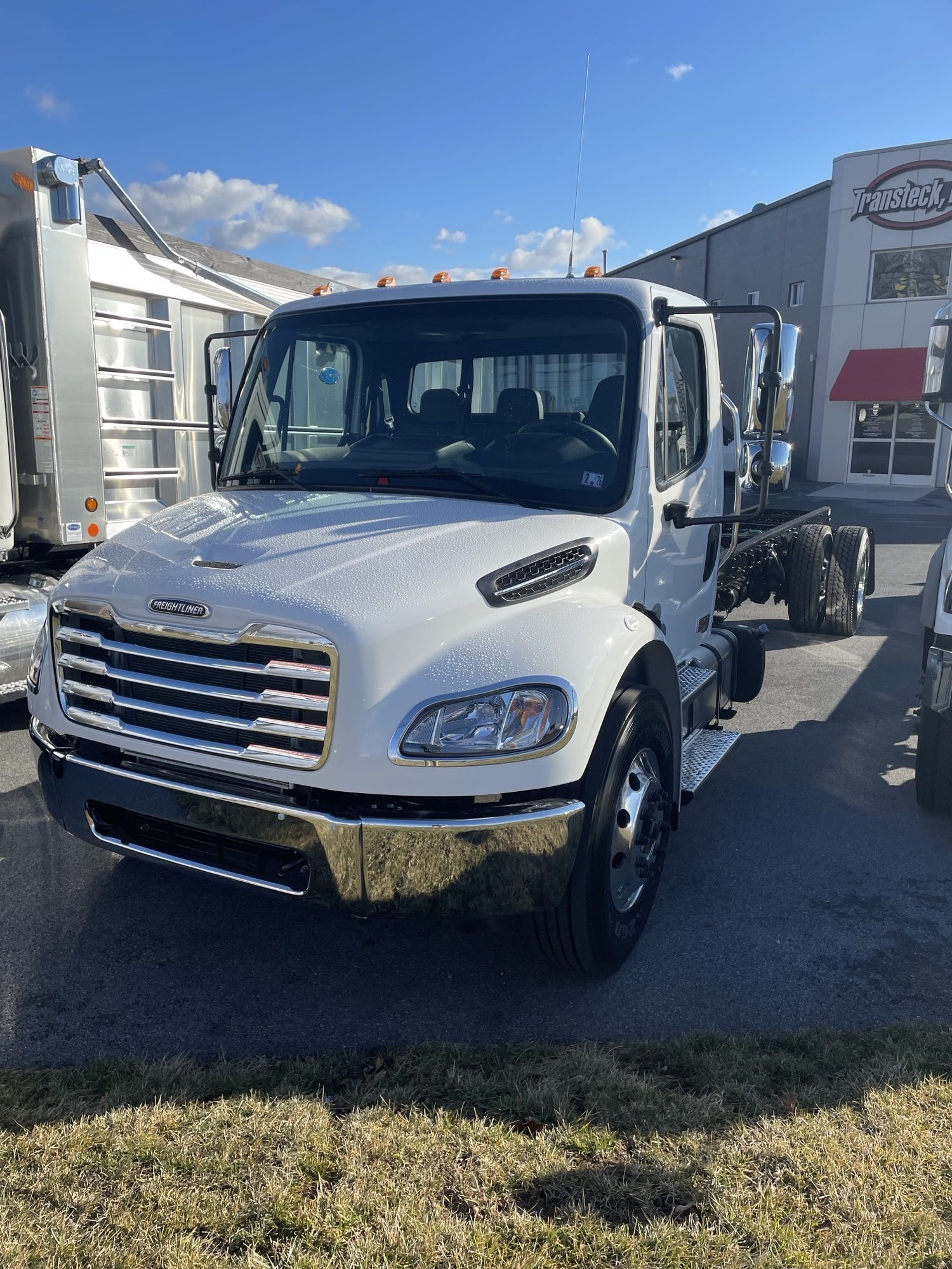 2026 FREIGHTLINER BUSINESS CLASS M2 106 PLUS WL5177 - image 1 of 2